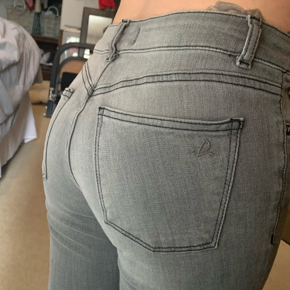 Grey skinny jean